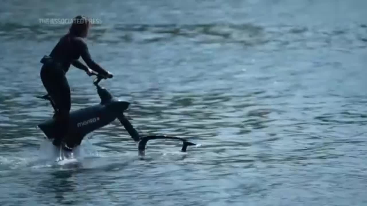 Newest water e-bike surfaces on the Seine